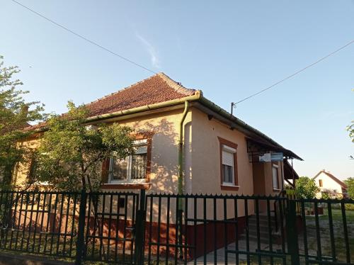 ทัศนียภาพภายนอกโรงแรม, Hattyú vendégház Poroszló (Hattyu vendeghaz Poroszlo) in โปรอสซโล่