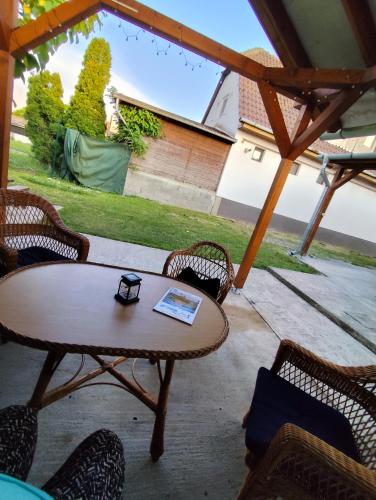 ระเบียง/ชานเรือน, Hattyú vendégház Poroszló (Hattyu vendeghaz Poroszlo) in โปรอสซโล่