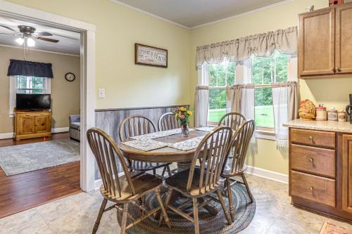 Grandmas Farm House on 125 Acres with Fire Pit! in Beattyville, USA