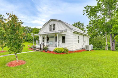125-Acre Grandmas Farm House with Fire Pit! - image 2