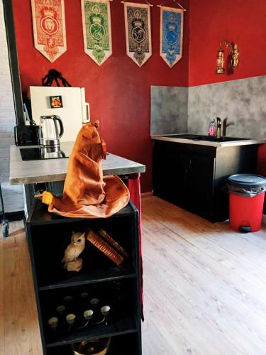 Logement Sorcier avec Immersion magique, Deco unique, Clim et jardin in Saint-Privat