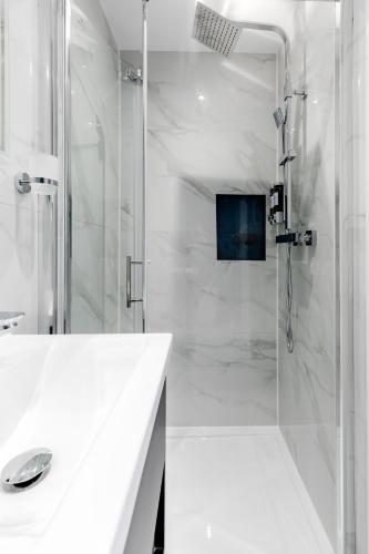 OYO Boston Court Hotel - image 4