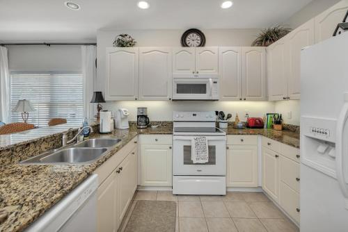 Windward Point 210 - image 13