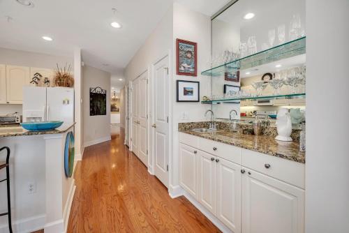 Windward Point 210 - image 11