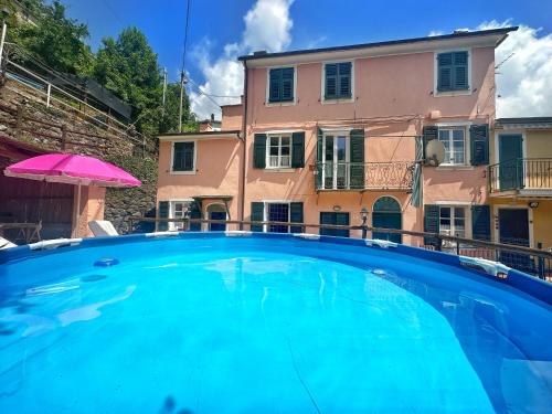 . La casa con giardino, vicino al ruscello segreto