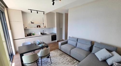 Azurno Pristaniste 2 in Zvinje