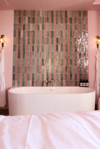 King Room with Sea View room in Drakes Hotel