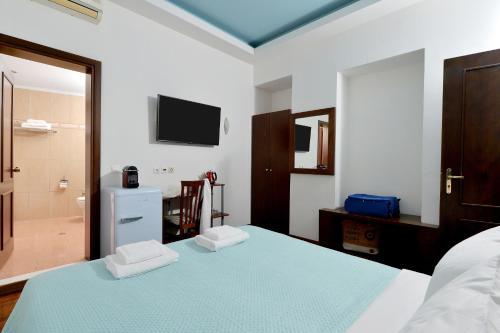 Poros Mood – Poros, PA