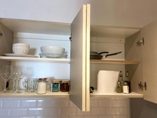 One-Bedroom Apartment image 10