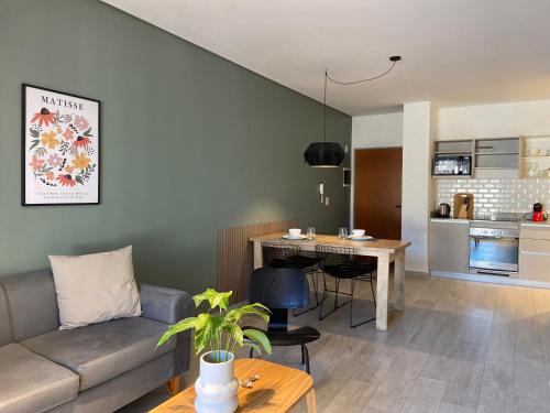 One-Bedroom Apartment image 2