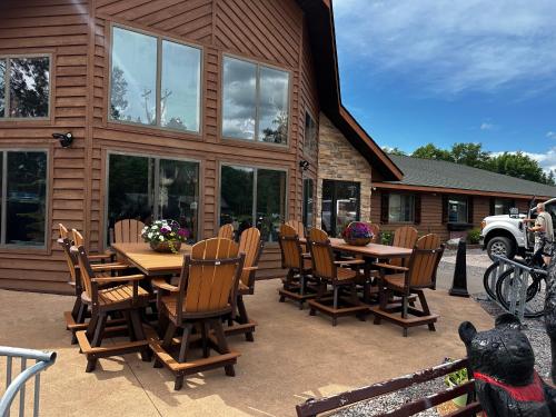 Boulder Bear Motor Lodge - image 2