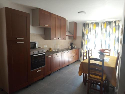 Cosy appartement RDC-terrasse et parking prive in Chatillon-en-Michaille