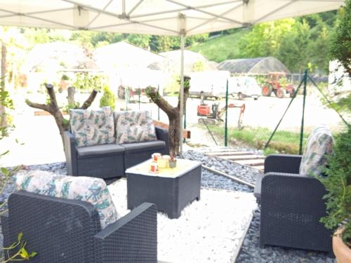 Cosy appartement RDC-terrasse et parking prive in Chatillon-en-Michaille