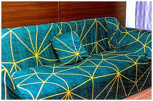 2 bedroom fantastic air condo 3649 swim gym surf 300 MB, Manila