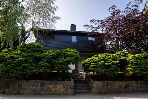 Entrance, Sunny, Family-Friendly Near Zoo & Local Beaches in Dvergsnes