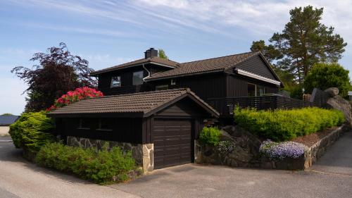 View, Sunny, Family-Friendly Near Zoo & Local Beaches in Dvergsnes
