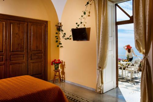 Deluxe Double Room with Terrace and Sea View image 8