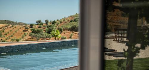 สระว่ายน้ำ, Portugals Infinity - Fantástica casa de campo com vista de mar em Tavira (Portugals Infinity - Fantastica casa de campo com vista de mar em Tavira) in ซานตามาเรีย
