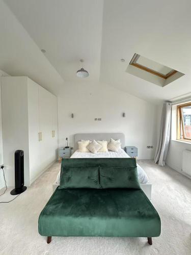 Spacious 4BR 4BA gated townhouse with balconies, Central JQ, Бирмингем (фото 10)
