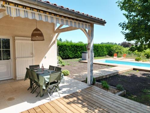 Charmante maison avec piscine au cœur des vignes in Saint-Philippe-d'Aiguille
