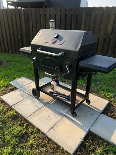 Southern Charm 3BR Fire pit pool table 7beds in Sevierville, USA