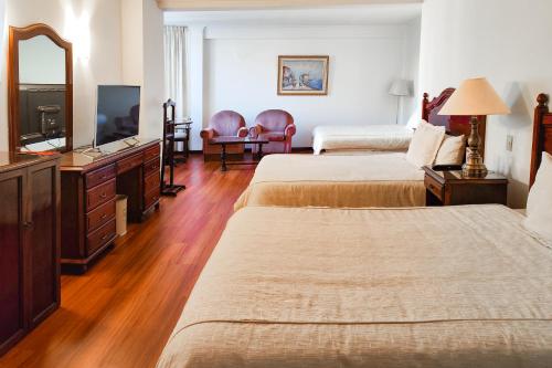 Executive Triple Room room in El Rey Palace Hotel