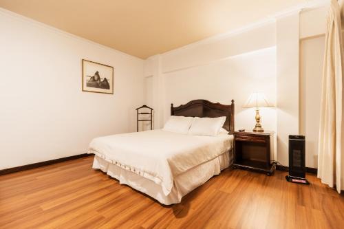 El Rey Palace Hotel - image 5