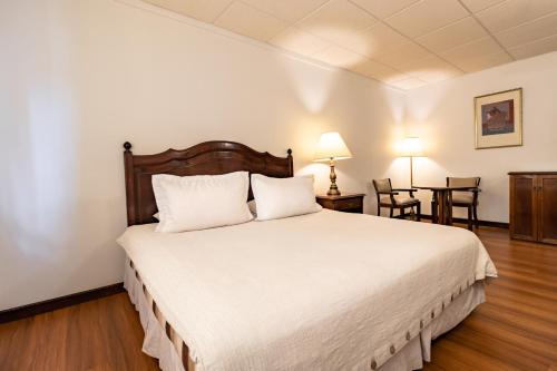 Single Room image 7