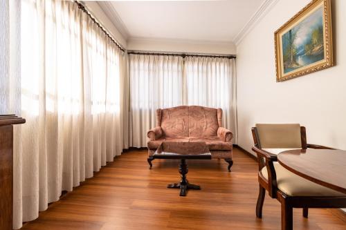 Executive Suite image 10
