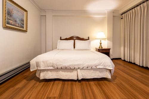 Executive Suite image 9