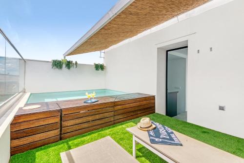 LeonAlba House Private Villa Private rooftop Private Pool Private Andalusian Courtyard Free Parking BBQ 8 Guests, Кордова (фото 10)
