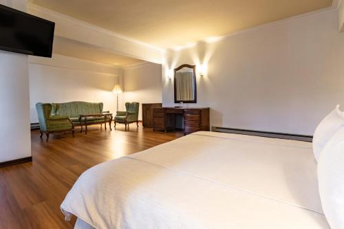 Executive Suite image 4