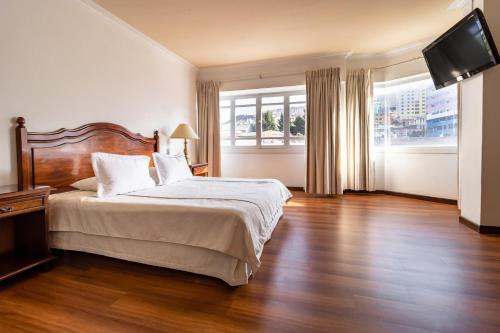 Executive Suite image 2