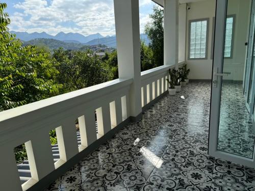 شرفة/ تراس, Garden House Rice Fields and Mountain Views in شارغ فوموك