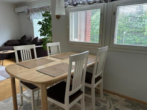 Rivitalokaksio 52m2 Ilmastointi, Sauna, Autokatospaikka in เซย์นาโจคิ