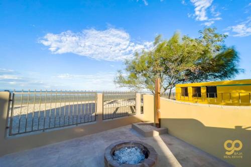 Casa Caracol Beachfront and Private Pool Villa in El Centenario