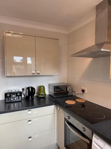 Modern double bed - Central Dartford - Free Parking - South Darenth