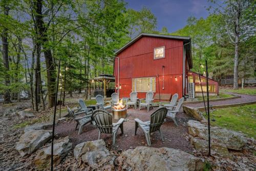 Cozy mountain house with beach access and firepit