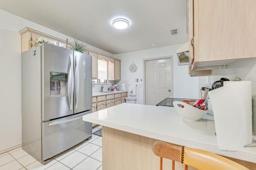 Pet-Friendly San Juan Home with Private Yard and Grill in Alamo (Texas)