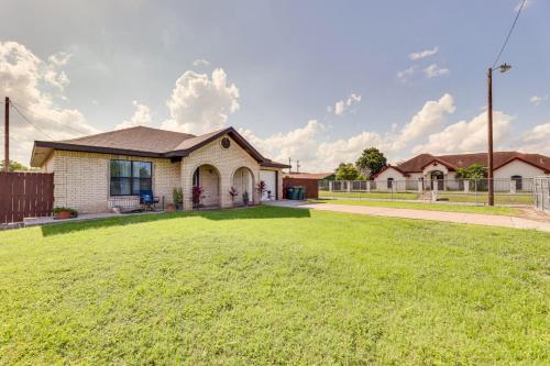 Spacious Backyard - San Juan Home Near Border in Alamo (Texas)