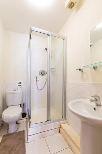 Spacious 2-Bed Apartment Opposite Santry Park & 10 Min Away from Airport, Dublin (fotografie 9)