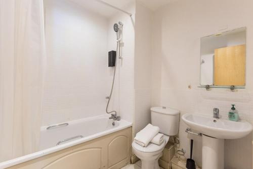 Spacious 2-Bed Apartment Opposite Santry Park & 10 Min Away from Airport, Dublin (fotografie 10)