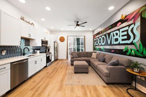 Good Vibes on Main - NEW - 1 Mile to DTNash, Nashville
