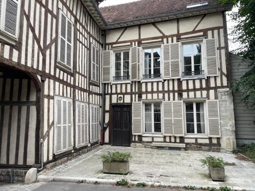 Le Golden - Charme et confort en plein cœur de Troyes - Parking privé (Le Golden - Charme et confort en plein cœur de Troyes - Parking prive) in 聖皮耶爾廣場