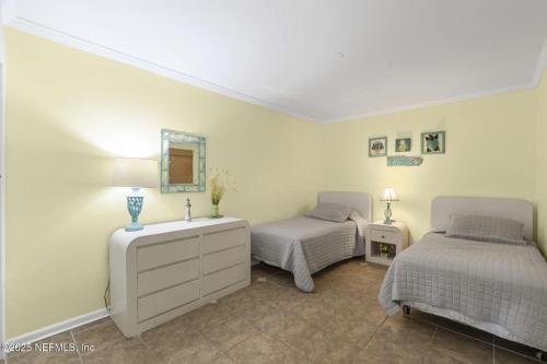Oceanfront Luxe 3BR in St Augustine Beach in St. Augustine, USA