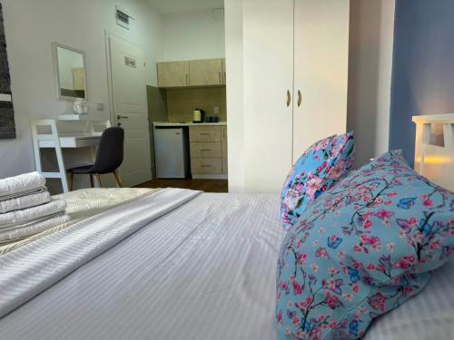 1 queen bed
