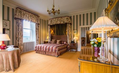 因维洛奇城堡酒店 (Inverlochy Castle Hotel) in 威廉堡