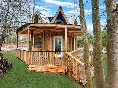 . Peaceful Forest Retreat Loft Beds, FirePit, Wifi