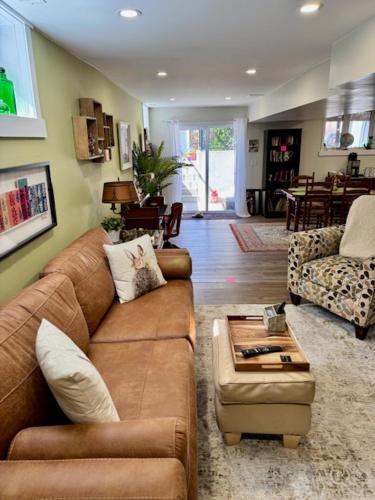 Family-friendly 2br Near Lake & Downtown in โคเบอร์ก (ออนตาริโอ)