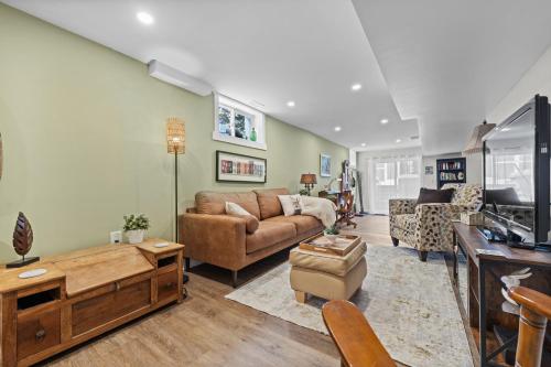 Family-friendly 2br Near Lake & Downtown in โคเบอร์ก (ออนตาริโอ)